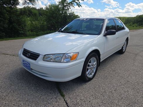 Used 2000 Toyota Camry XLE FWD image 2