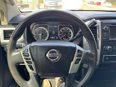 Used 2019 Nissan Titan SV image 20
