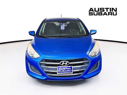 Used 2017 Hyundai Elantra GT image 2