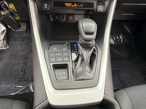 Used 2021 Toyota RAV4 LE AWD/4WD image 15