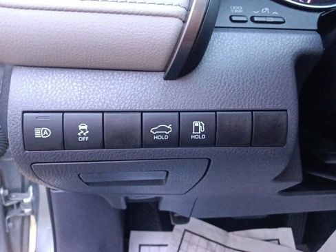 Used 2019 Toyota Camry L image 17