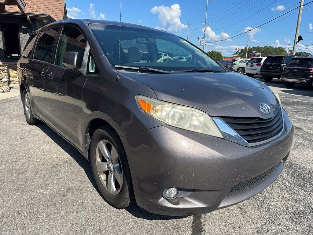 Used 2012 Toyota Sienna LE FWD image 5