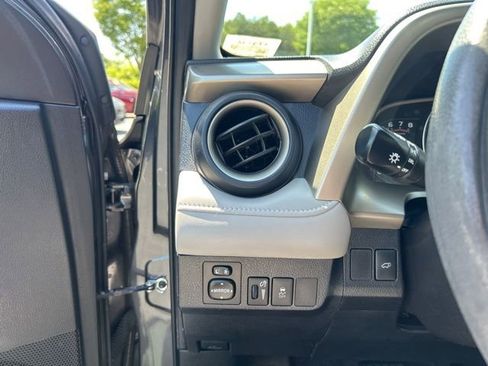 Used 2015 Toyota RAV4 XLE FWD image 28