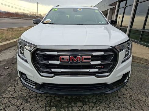 Used 2024 GMC Terrain AT4 image 2