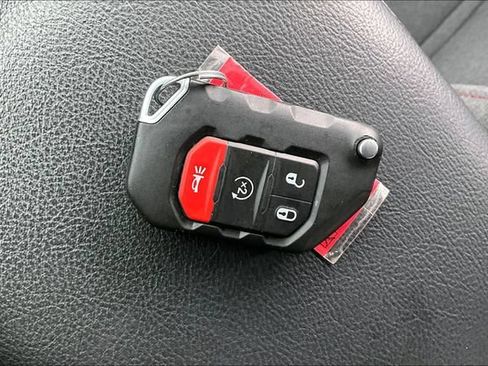 Used 2025 Jeep Gladiator Rubicon w/ Safety Group AWD/4WD image 10