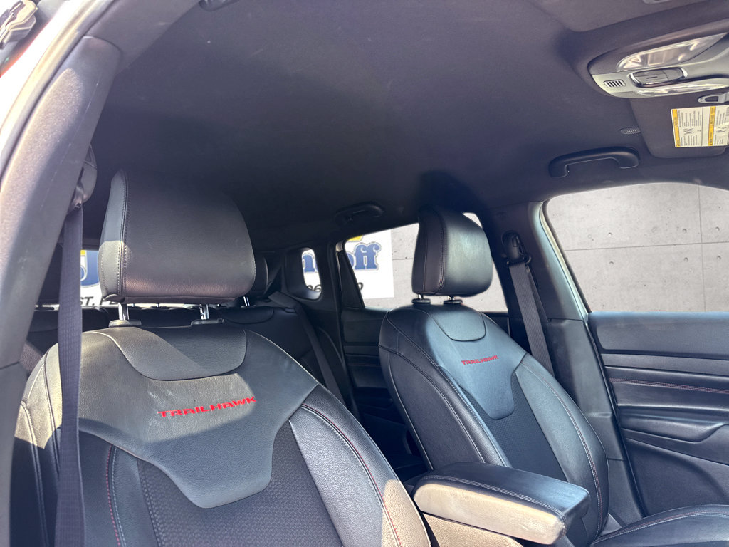 Used 2025 Jeep Compass Trailhawk AWD/4WD image 7