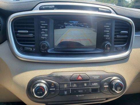 Used 2018 Kia Sorento FWD image 20