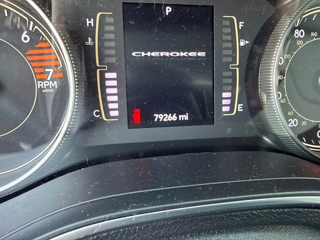 Used 2020 Jeep Cherokee Latitude Plus AWD/4WD image 11