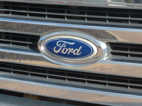 Used 2016 Ford E-450 and Econoline 450 Super Duty w/ Exterior Upgrade Package image 12