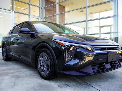 Used 2025 Kia K4 LX image 4