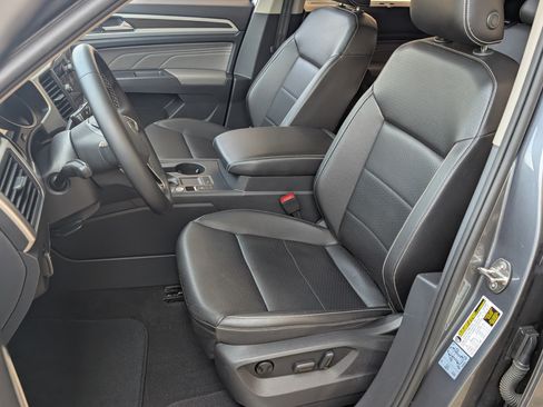 Used 2021 Volkswagen Atlas SE w/ Panoramic Sunroof Package FWD image 17