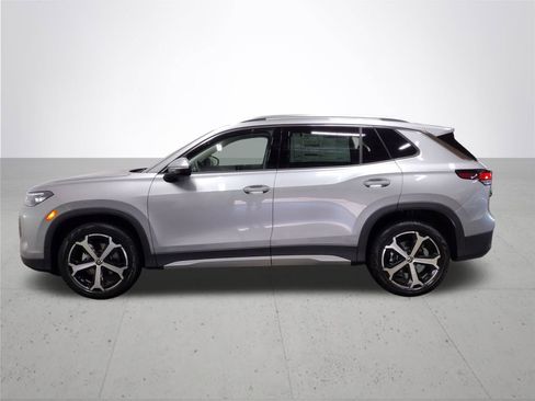 New 2025 Volkswagen Tiguan SE image 9