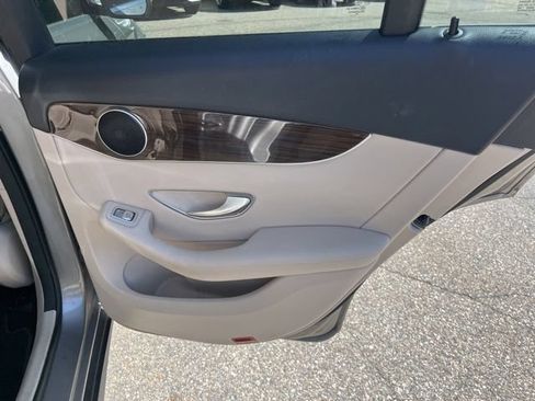 Used 2021 Mercedes-Benz GLC 300 image 13