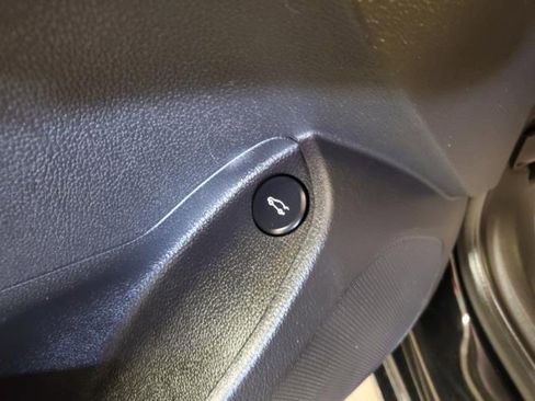 Used 2017 Chevrolet Cruze LT FWD image 11