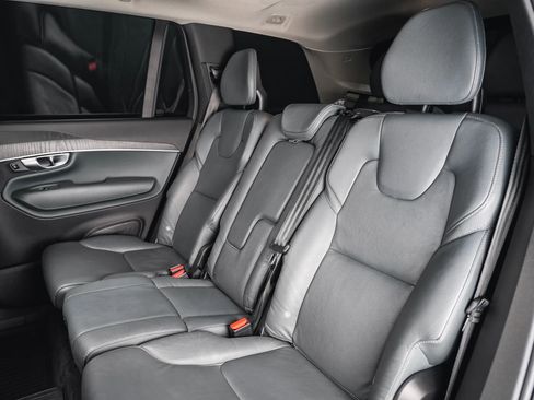 Used 2020 Volvo XC90 T6 Momentum w/ Protection Package Premier image 41