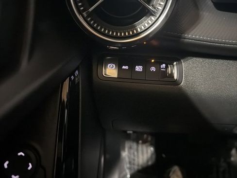 Used 2025 Chevrolet Equinox LT w/ Convenience Package II image 23