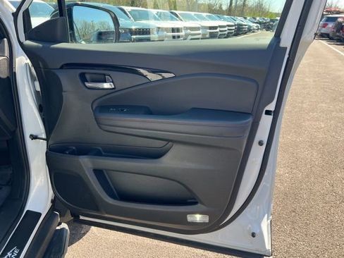 Used 2025 Honda Ridgeline Black Edition image 30