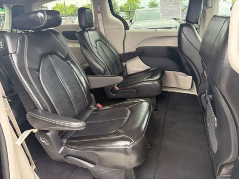 Used 2024 Chrysler Pacifica Touring-L FWD image 34
