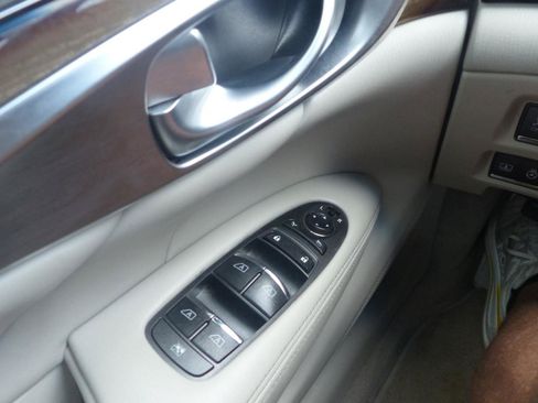 Used 2011 INFINITI M37 w/ Deluxe Touring Pkg RWD image 25