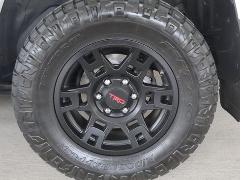 Used 2022 Toyota 4Runner SR5 AWD/4WD image 28