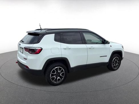 Used 2025 Jeep Compass Trailhawk AWD/4WD image 12
