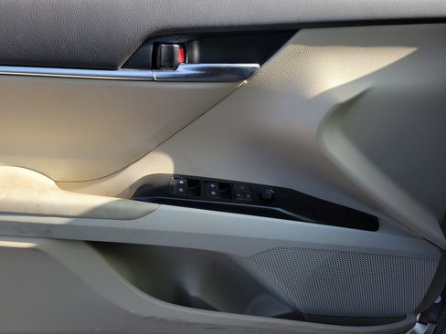 Used 2019 Toyota Camry LE w/ Sunroof Package image 16