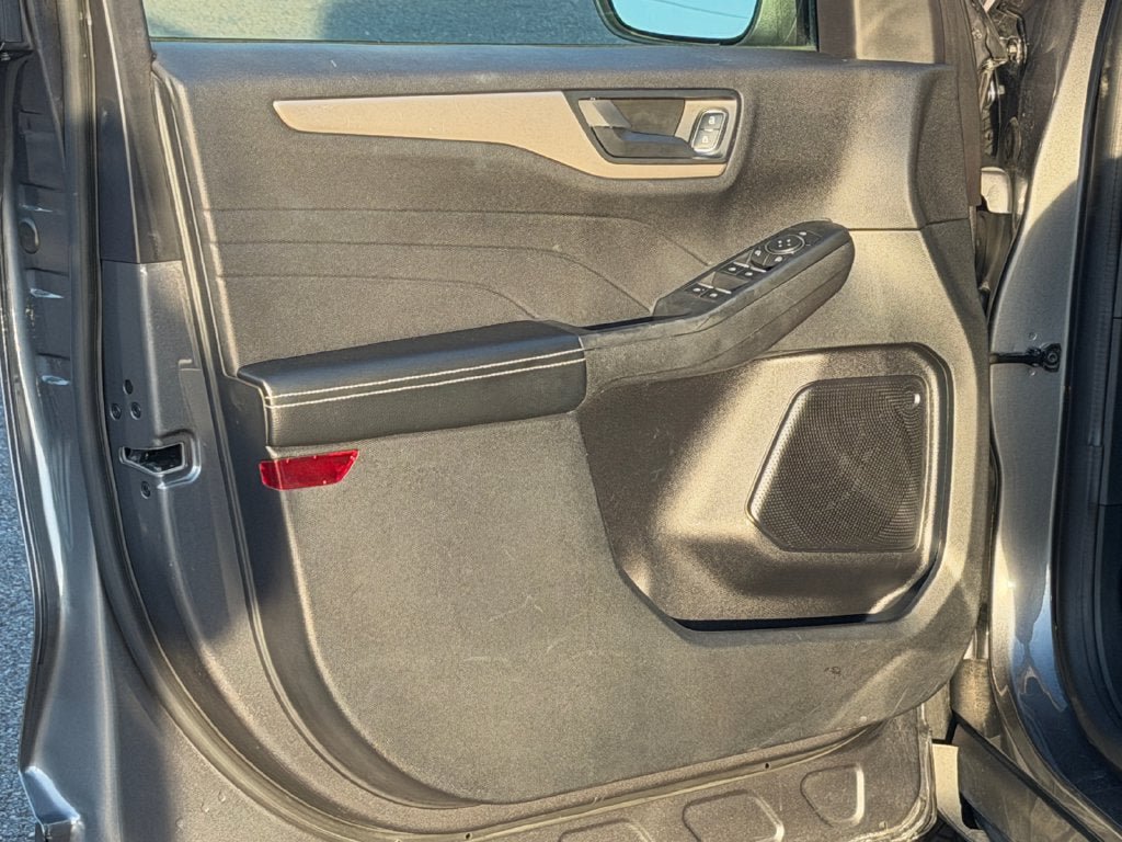 Used 2022 Ford Escape SE FWD image 20