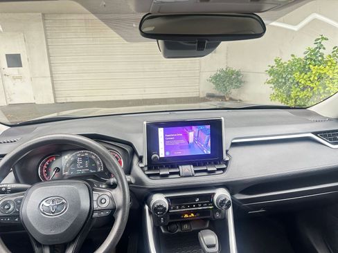 Used 2025 Toyota RAV4 XLE image 33