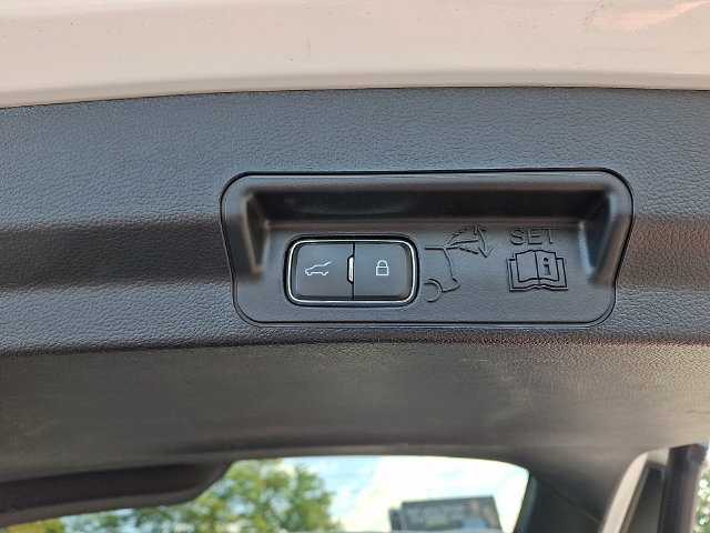 Used 2023 Ford Explorer XLT w/ Equipment Group 202A AWD/4WD image 33