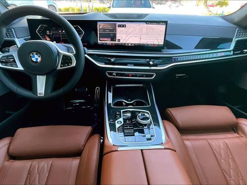 Used 2026 BMW X7 xDrive40i w/ M Sport Package image 16