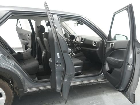 Used 2026 Hyundai Venue SE FWD image 24