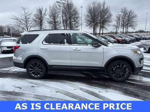 Used 2018 Ford Explorer XLT w/ Equipment Group 202A image 12