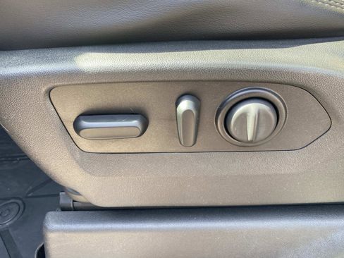 Used 2020 Chevrolet Silverado 3500 High Country image 27