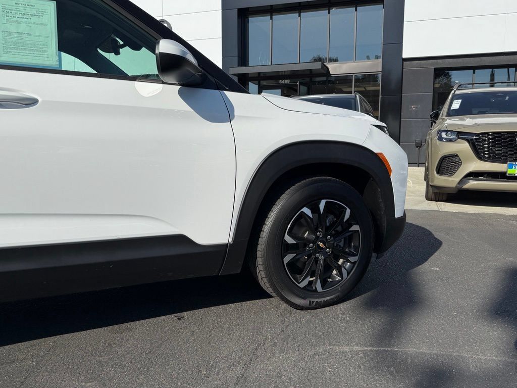Used 2021 Chevrolet TrailBlazer LT w/ Convenience Package FWD image 14