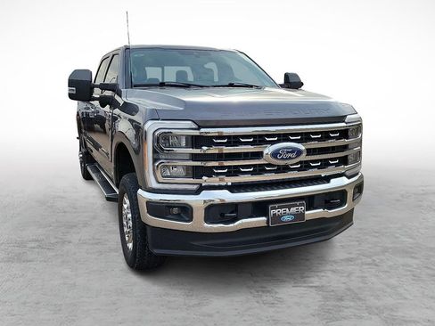 Used 2023 Ford F250 Lariat w/ FX4 Off-Road Package AWD/4WD image 2