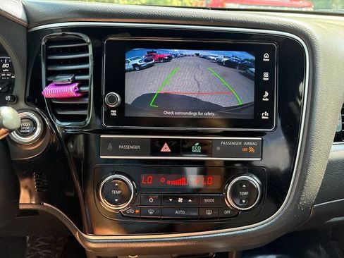 Used 2019 Mitsubishi Outlander LE AWD/4WD image 17