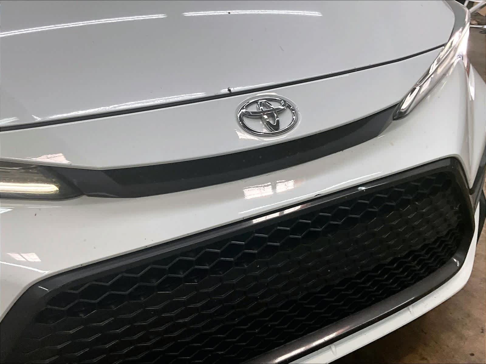 Used 2020 Toyota Corolla SE w/ SE Premium Package FWD image 32