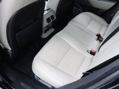 Used 2019 Land Rover Range Rover Velar R-Dynamic SE AWD/4WD image 30