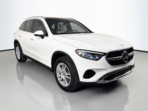 Used 2023 Mercedes-Benz GLC 300 4MATIC image 4