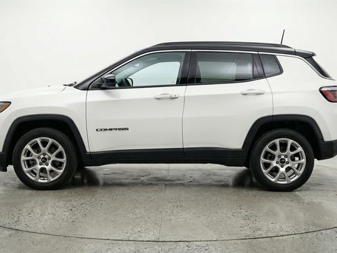 Used 2025 Jeep Compass Limited image 5