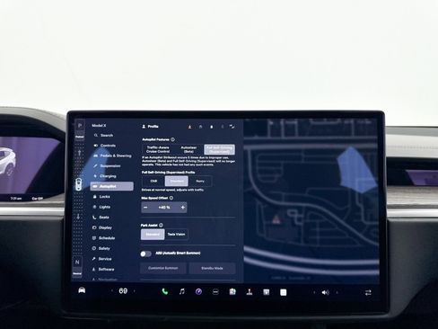 Used 2022 Tesla Model X image 9