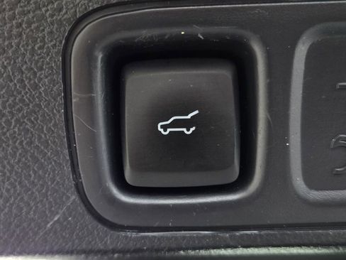 Used 2022 Ford Expedition Limited image 11