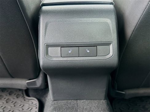 Used 2019 Volkswagen Jetta SE w/ Cold Weather Package image 25