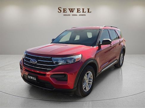 Used 2021 Ford Explorer XLT image 1