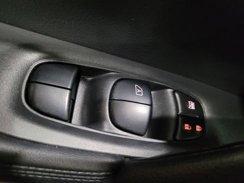 Used 2017 Nissan Rogue SV AWD/4WD image 27