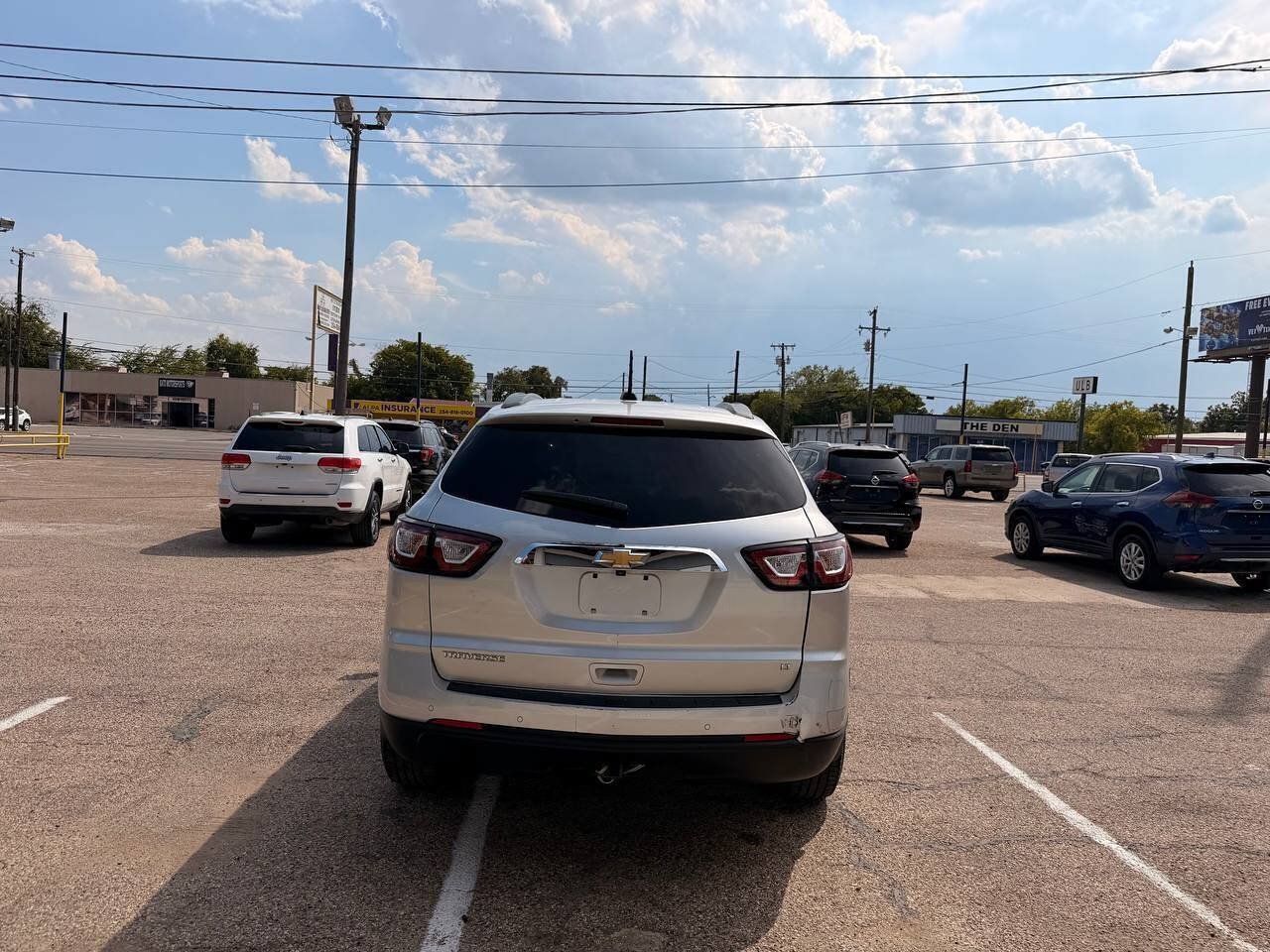 Used 2017 Chevrolet Traverse LT FWD image 7