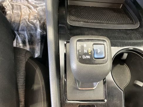 Used 2021 Nissan Rogue S AWD/4WD image 30