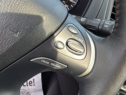 Used 2020 Nissan Pathfinder SL AWD/4WD image 11