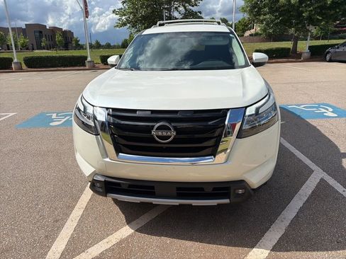 Used 2022 Nissan Pathfinder SL FWD image 3