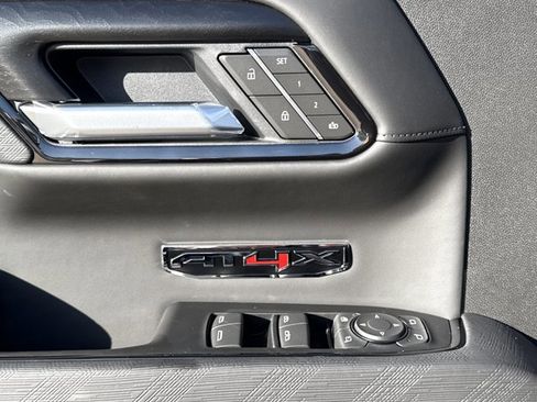 New 2026 GMC Sierra 1500 AT4X w/ LPO, Black Badging Package AWD/4WD image 18